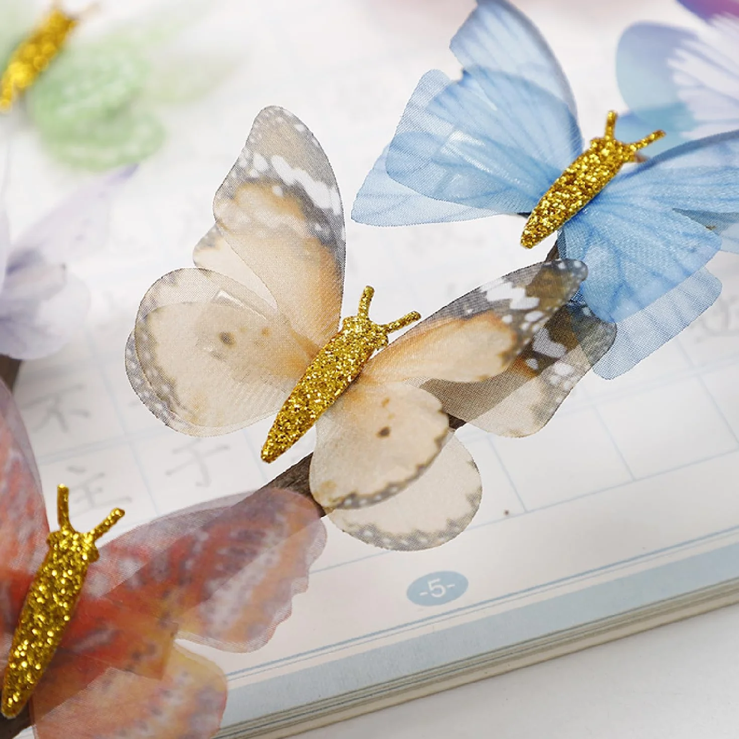 20 sztuk spinek do włosów w kształcie motyli, dekoracyjne motyle z klipsem, mini motyle, kolorowe klipsy do włosów, Moving Butterfly, dekoracyjne motyle z klipsem, opaska na włosy