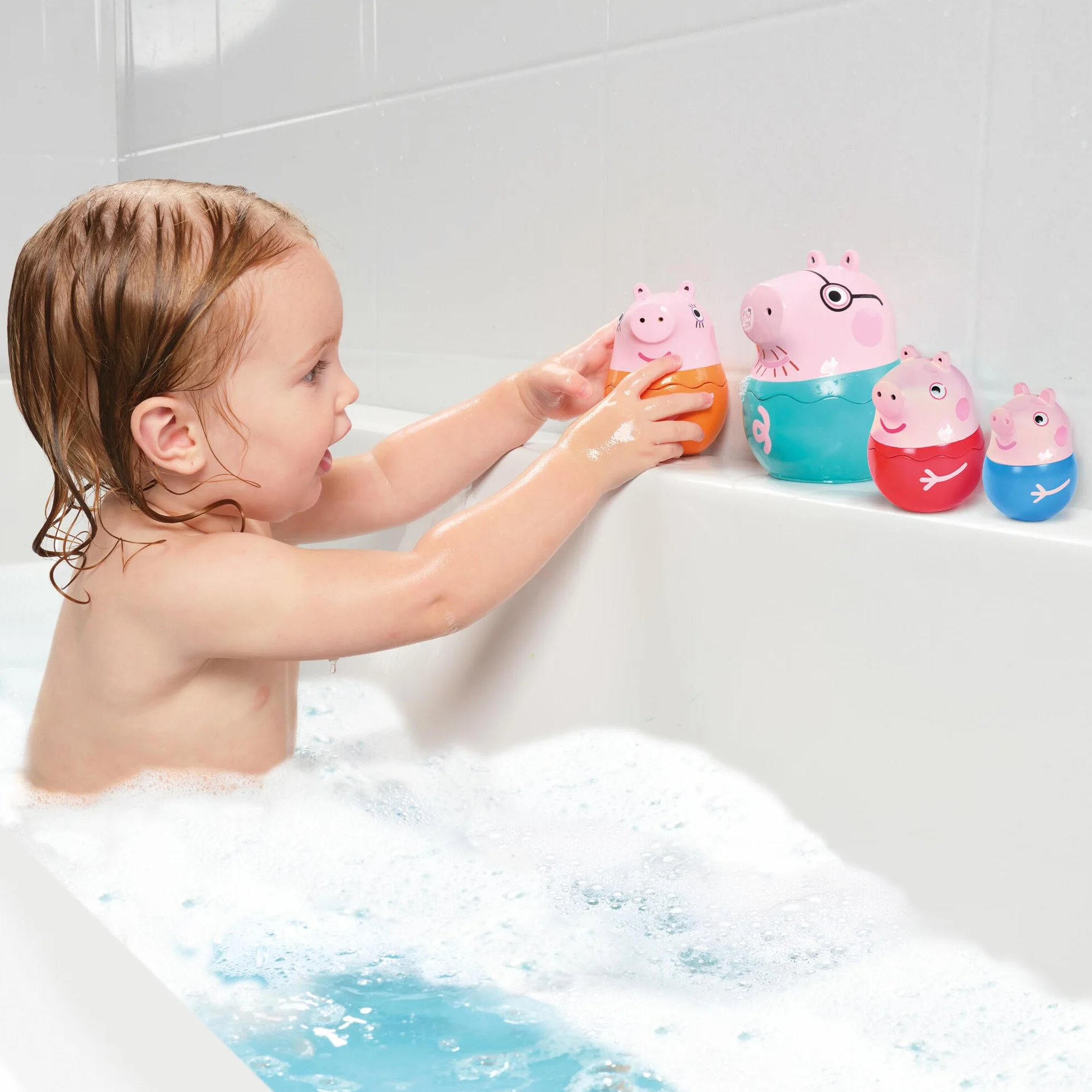 TOMY Toomies E73526 Rodzina Peppa Gigoges - Zabawka do Kąpieli dla Niemowląt, Rosyjskie Lalki Świnka Peppa, Tata, Mama i George - 18 Miesięcy+, Zabawka Plażowa i Basenowa, Łatwa do Czyszczenia