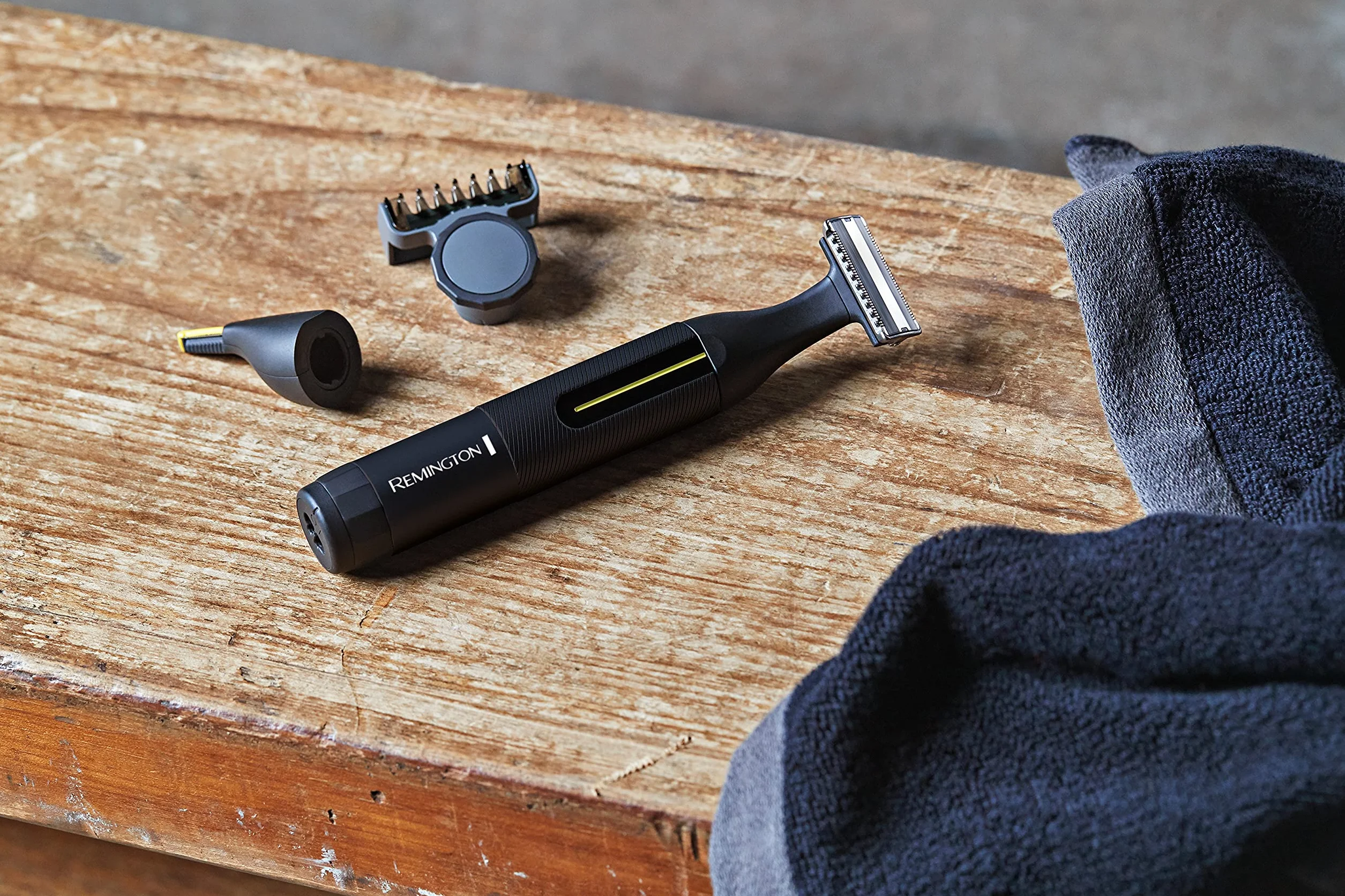 Remington golarka hybrydowa do twarzy i ciała, szlifowana stal, żywotność ostrzy do 5 lat, golenie na dł 0.15mm, trymer + grzebienie 3/6mm, 100% wodoodporna, etui, czarna, Omniblade Precision HG4001