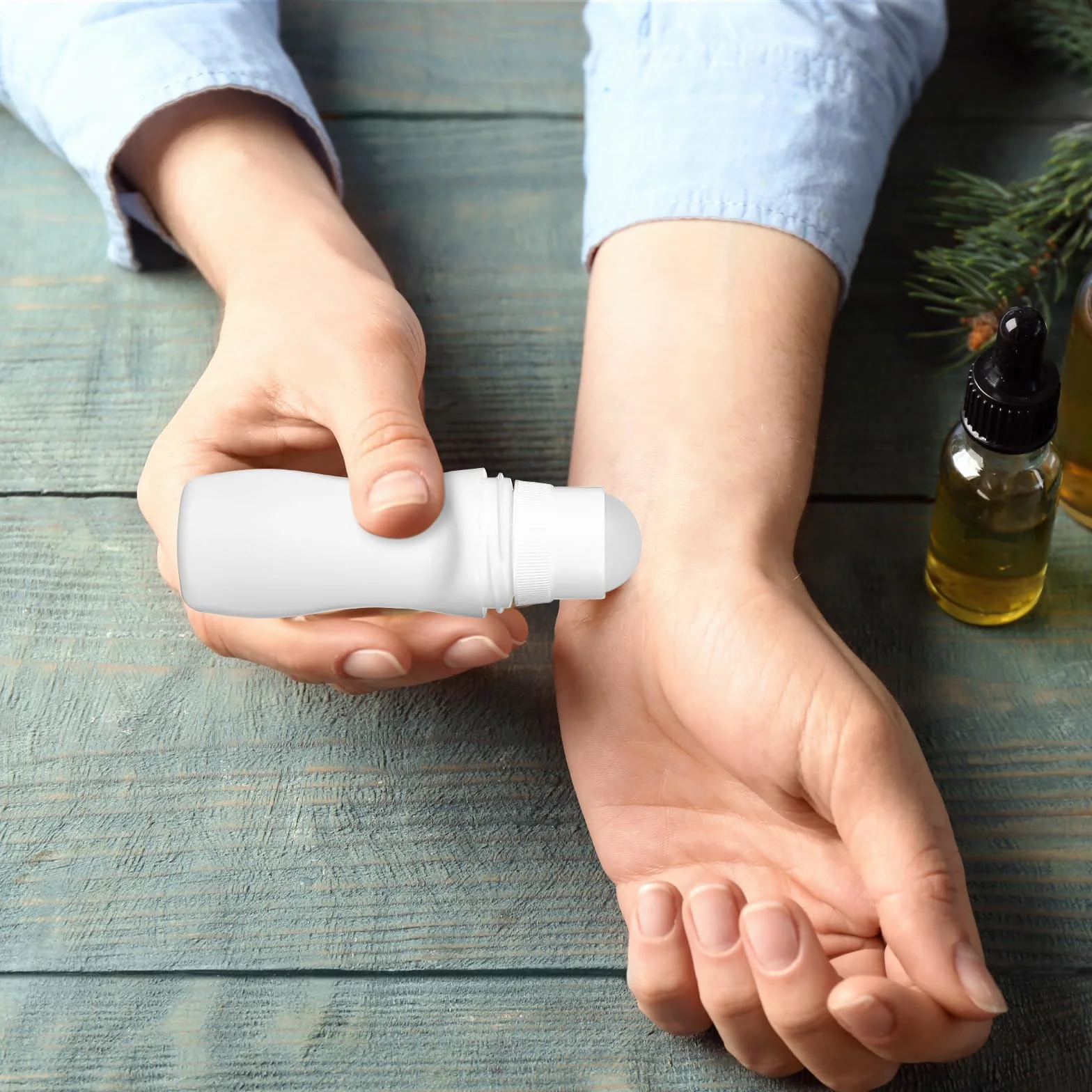 JJUNW Puste butelki o pojemności 50 ml, z plastikowymi kulkami rolkowymi, do wielokrotnego napełniania, szczelna, biała, dezodorant, w rolce, pojemniki z nakrętkami, na olejki eteryczne, perfumy,