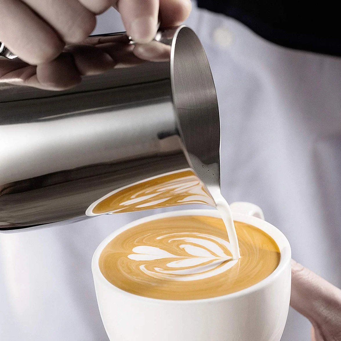 Dzbanek na mleko ze stali nierdzewnej, do spieniania mleka (350+600 ml) z 2 wymiarami i piórem artystycznym do latte, dla baristy
