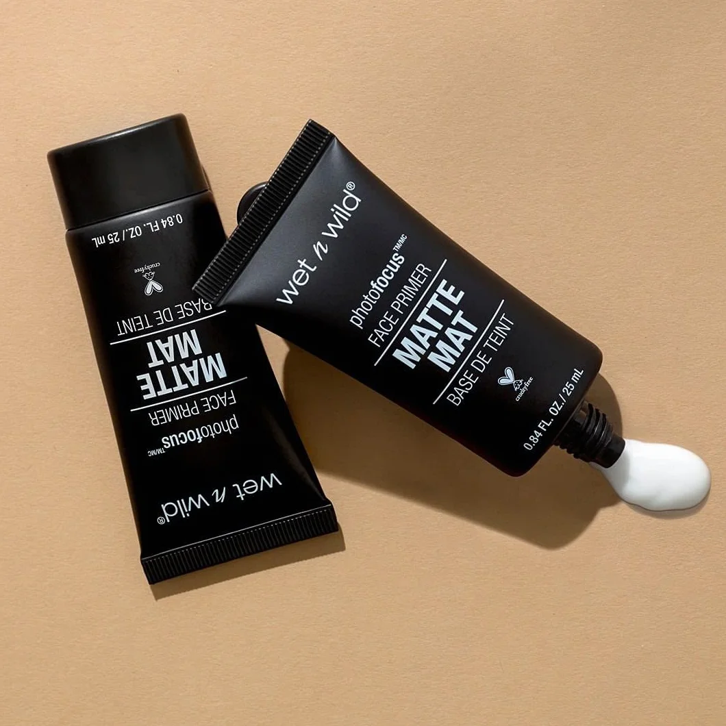 Wet n Wild Photo Focus Face Primer, Baza pod Makijaż z Efektem Matującym, Redukującym Pory i Wypełniającym Zmarszczki, Długotrwała i Rozjaśniająca Formuła o Jedwabistej Konsystencji, Partners in Prime