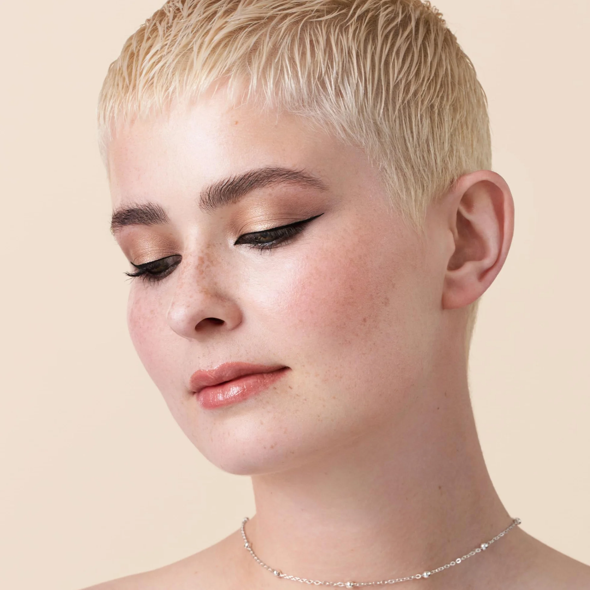 Catrice Balsam do ust Drunk'n Diamonds, nawilżanie, opieka, pęcznienie skóry, błyszczący, świetlisty (3.5g)