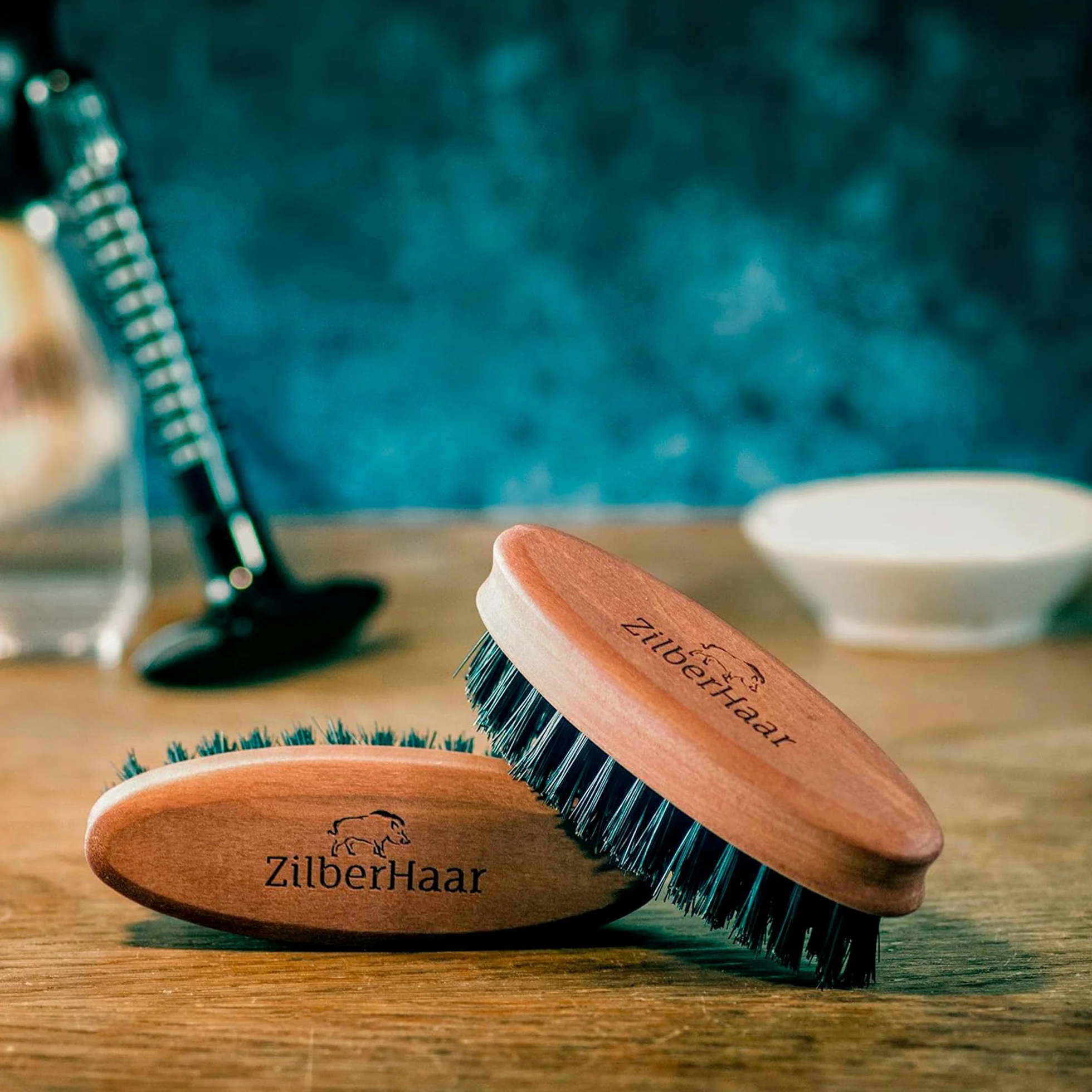ZilberHaar Kieszonkowa szczotka do brody - mała szczotka do brody z miękkim włosiem dzika dla mężczyzn - rozmiar podróżny męska szczotka do brody - prostuje i wspomaga wzrost brody, działa z olejkiem