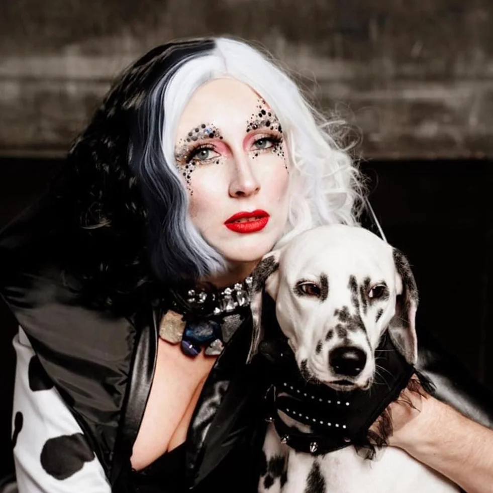 Aomig Syntetyczna Peruka - Środkowa Pół Czarna i Pół Biała Krótka Peruka dla Kobiet na Cosplay, Halloween, Karnawał, Imprezę