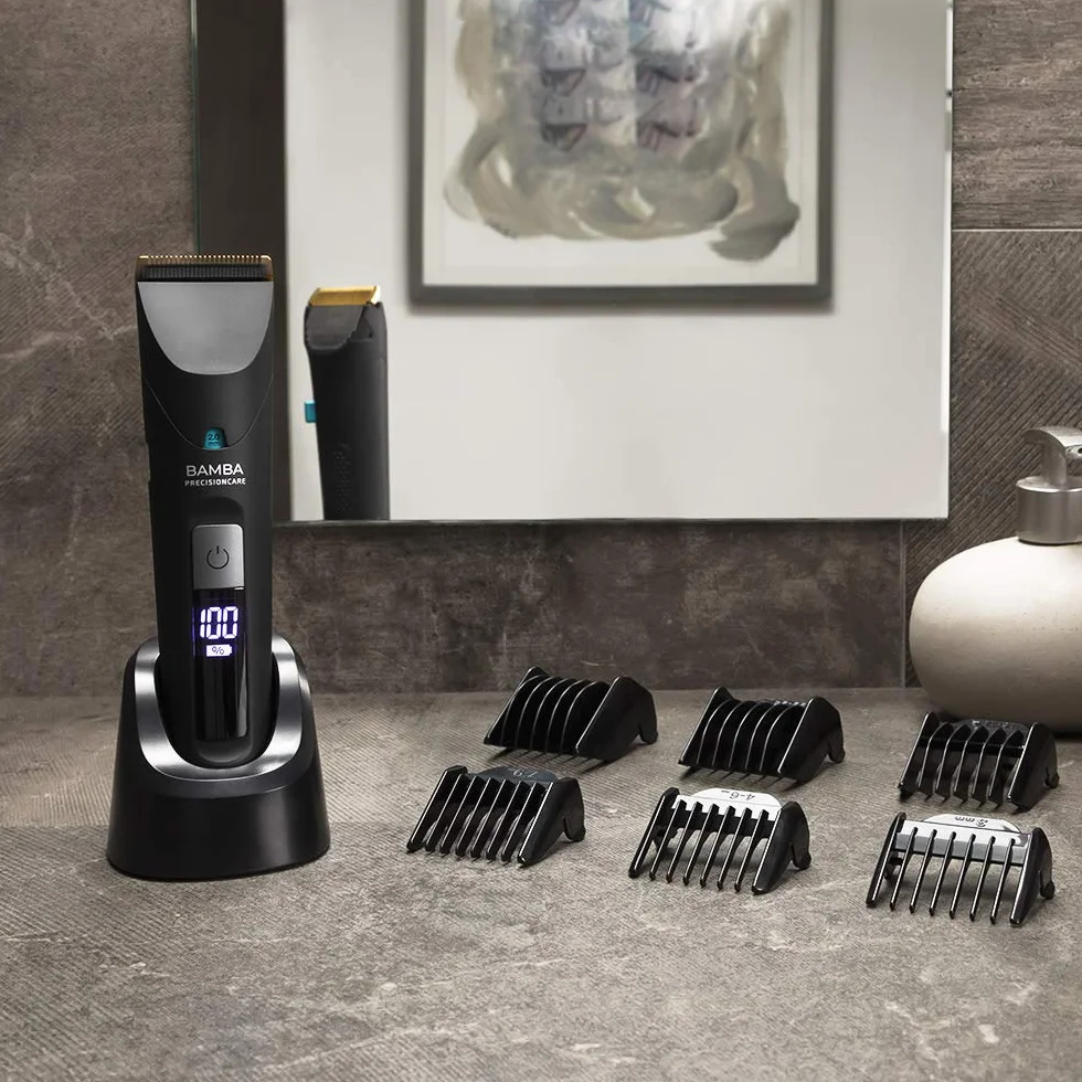 Cecotec Bamba PrecisionCare Wet&Dry. Bateria litowa, Autonomia 120 mins, Ostrza ze stali nierdzewnej z powłoką tytanową, IPX6, tryb przewodowy, w zestawie 8 grzebieni