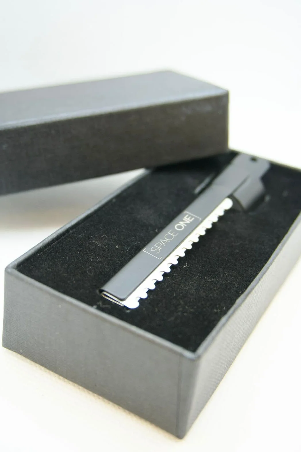 Générique SPACE ONE Finger Razor - Przenośny nóż do strzyżenia włosów i brody do cięcia i przerzedzania - wysokiej jakości brzytwa pierścień na palec ze stali nierdzewnej