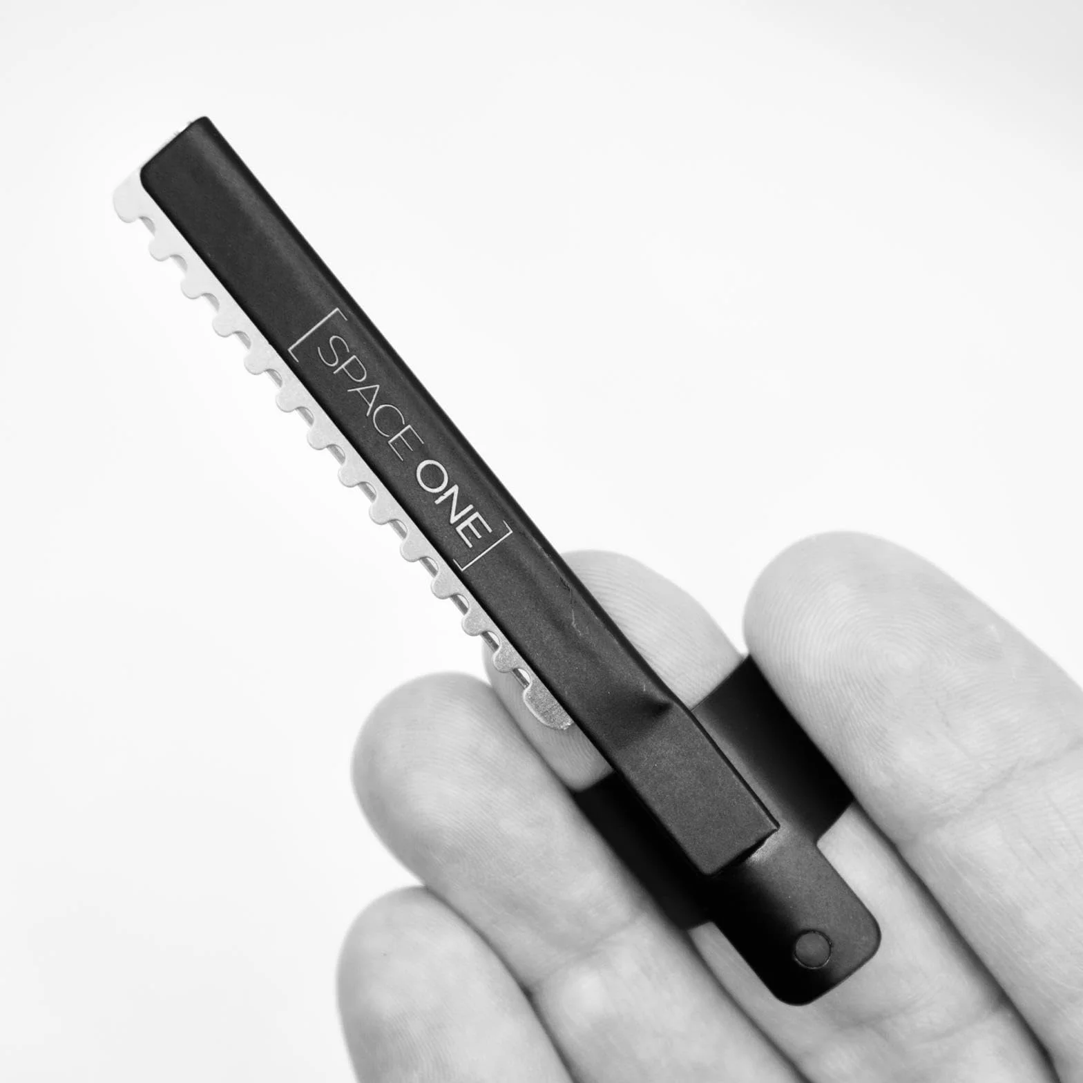 Générique SPACE ONE Finger Razor - Przenośny nóż do strzyżenia włosów i brody do cięcia i przerzedzania - wysokiej jakości brzytwa pierścień na palec ze stali nierdzewnej