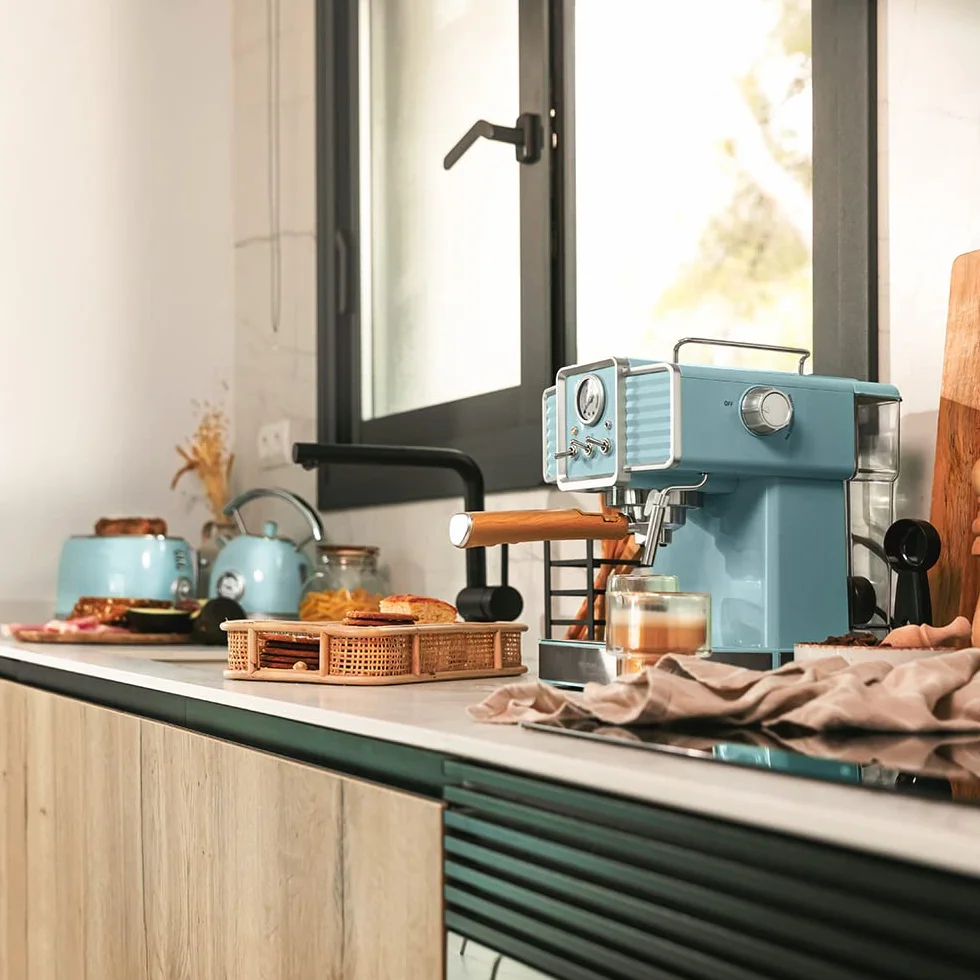 Cecotec 01628 Ekspres do kawy Express Power Espresso 20 Tradizionale Light Blue. 1350 W, Espresso i Cappucicno, 20 barów i Thermoblock, Parowiec, Manometr, Wzór Vintage, Pojemność 1,5 litra