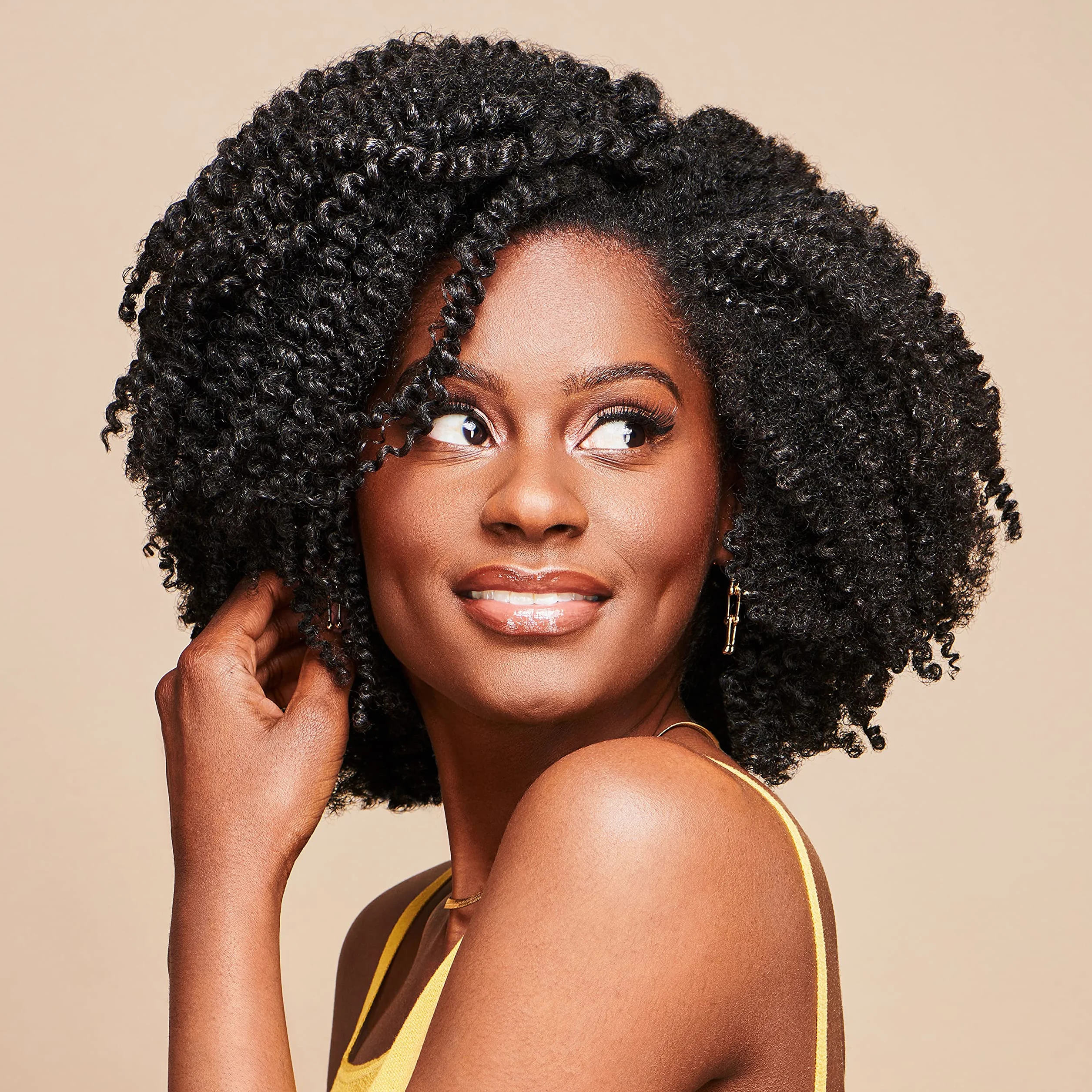 African Pride Hydrate & Renew Curl Milk & Hair Detangler do naturalnych cewek i loków, nawilża i kontroluje puszenie się