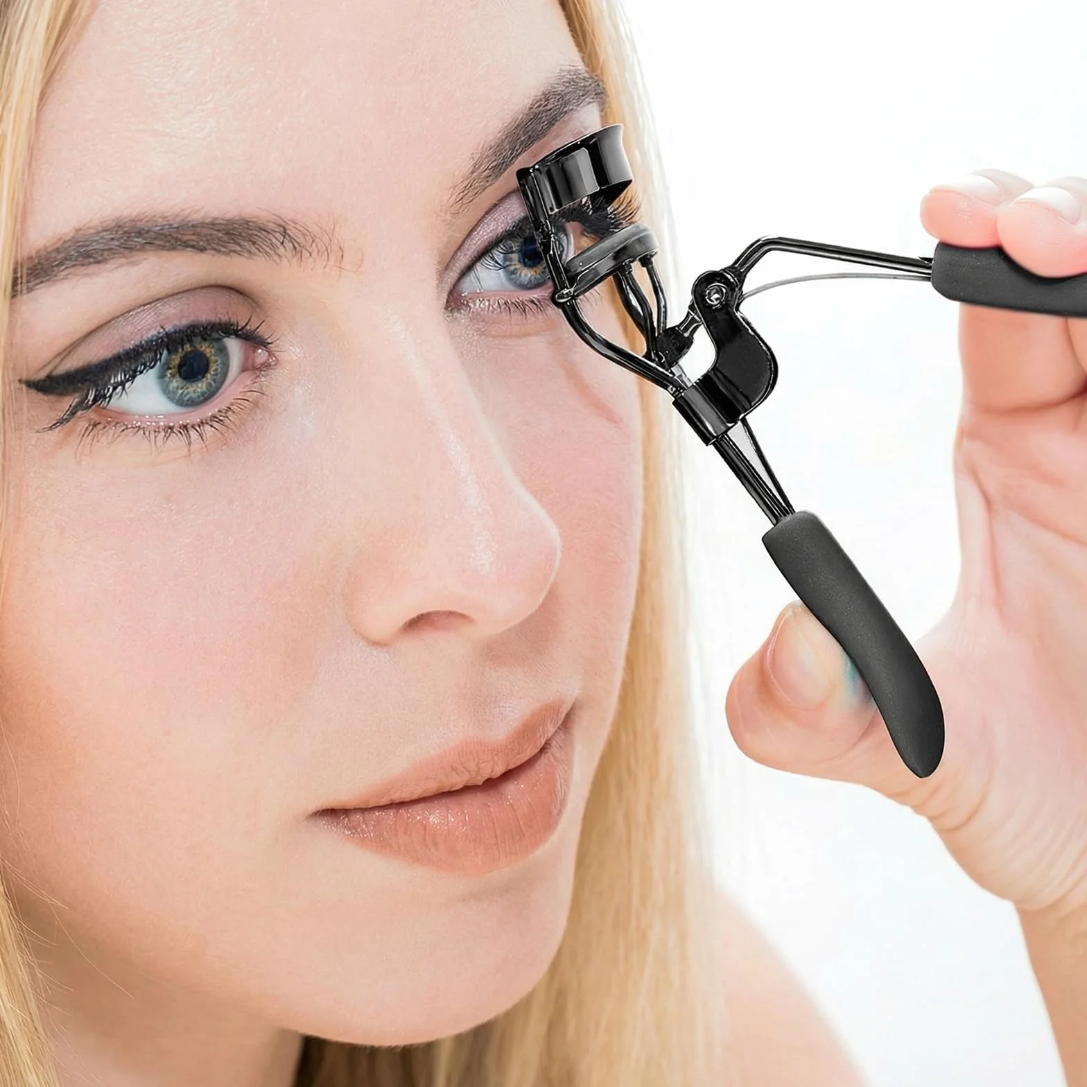 Gjinxi Zalotka do rzęs ze stali nierdzewnej z 10 zapasowymi wkładkami silikonowymi dla kobiet, metalowy eyelash curler do makijażu oczu, uniwersalne narzędzie do oddzielania rzęs, do wszystkich