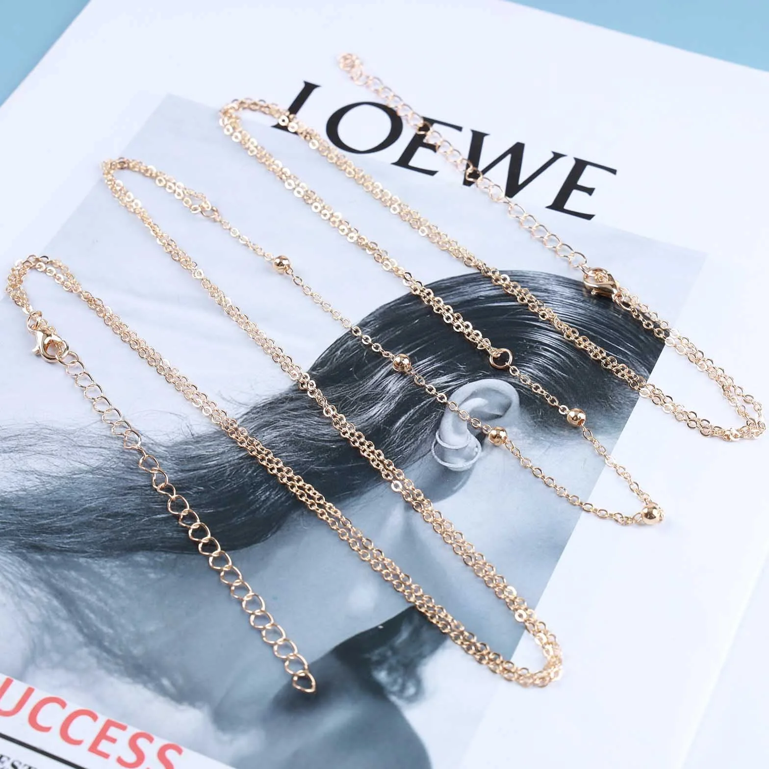 Boho Koraliki Złoty Łańcuch Ciała Piersi Mały Łańcuch Koraliki Seksowny Biustonosz Ciało Naszyjnik Lato Plaża Brzuch Talia Sexy Bikini Wire Wire Biżuteria Ciała Dla Kobiet I Dziewczyn Prezenty