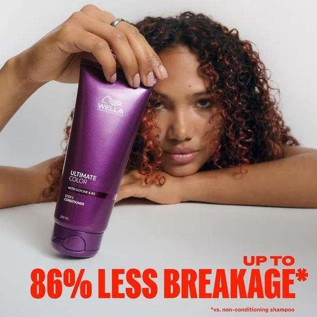 Wella Professionals Ultimate Color Conditioner – nawilżająca i zapobiegająca łamaniu włosów do włosów farbowanych – wygładza strukturę włosów, zawiera pigmenty i natychmiast rozplątuje włosy – krok 2