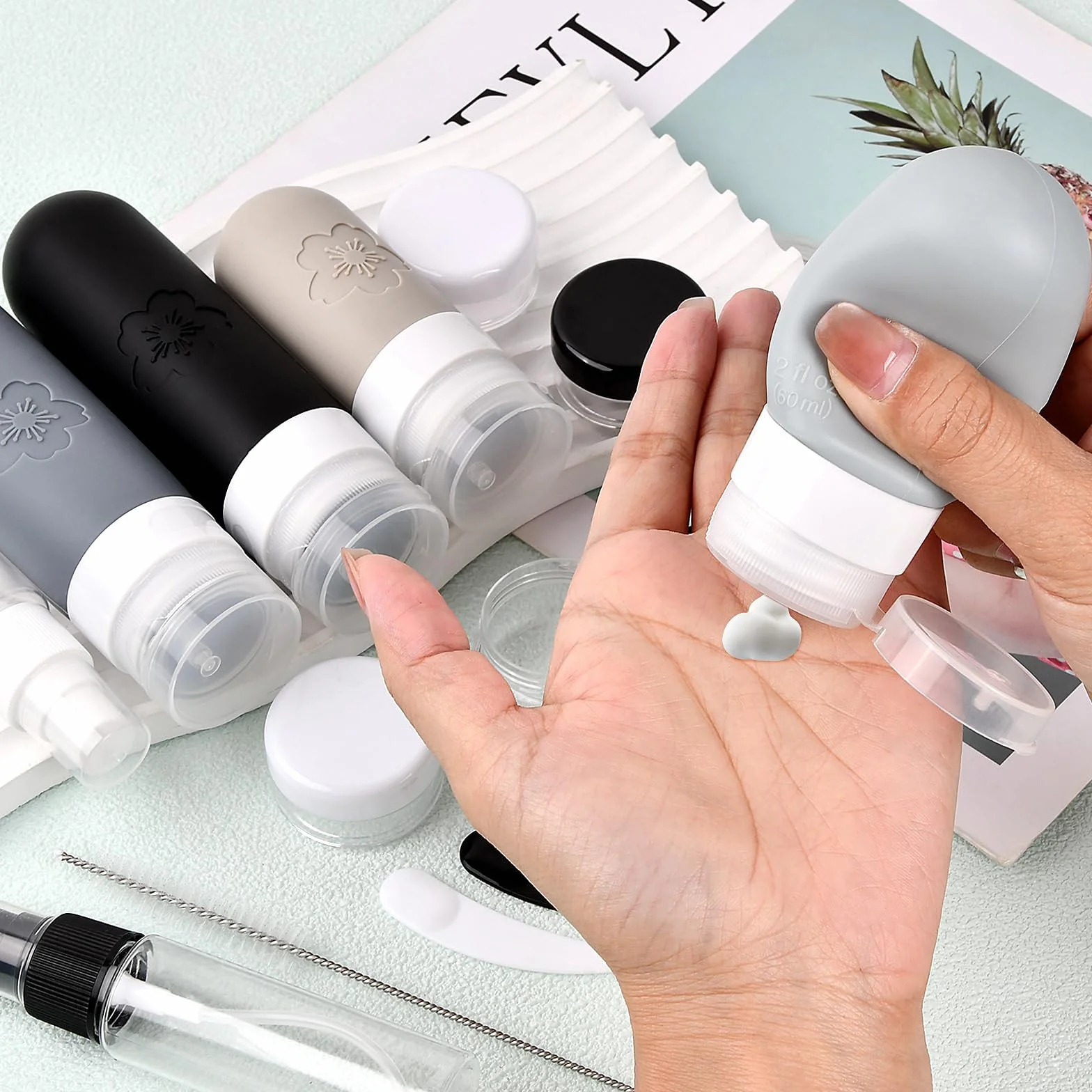 Zestaw silikonowych butelek podróżnych, 18 sztuk, butelki podróżne do wielokrotnego napełniania, z przezroczystą torbą, wielokrotnego użytku, szczelne, zestaw do szamponu, balsamu, kosmetyków (czarne)