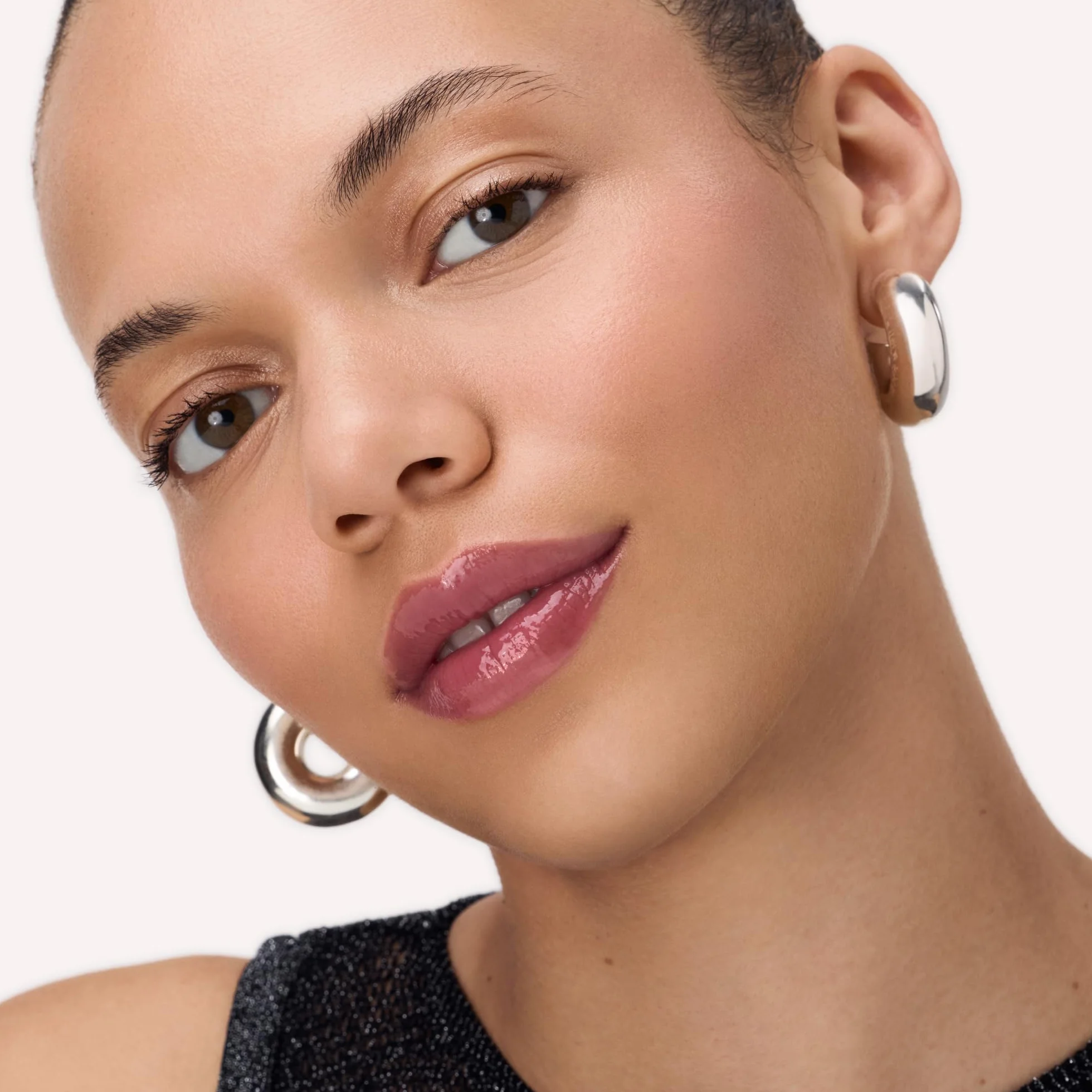 Catrice Lśniący balsam do ust Peptide Bliss Glosyy Lip Balm, nawilżanie, opieka, błyszczący, zroszony (10ml)