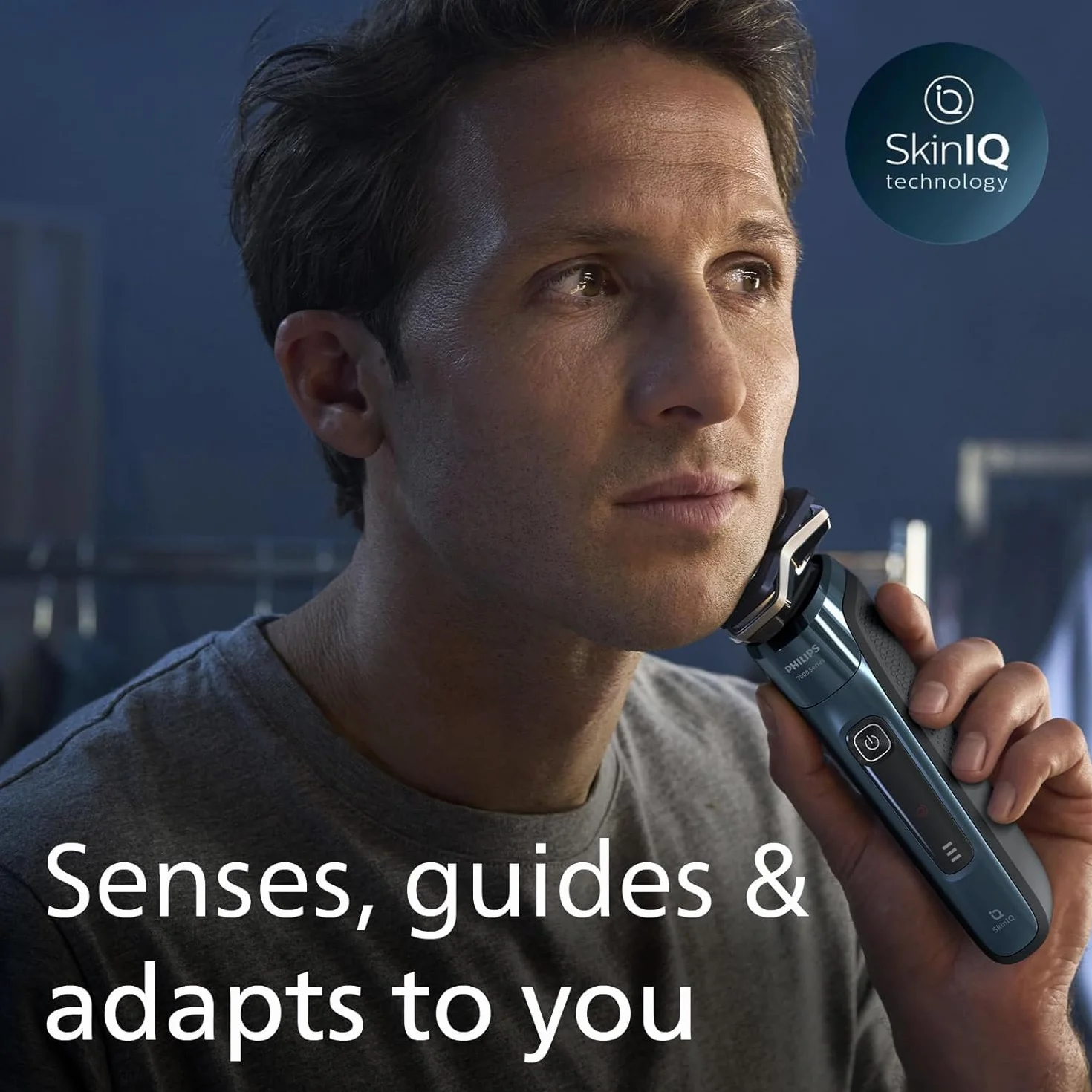 Philips Golarka elektryczna serii 7000 - golenie na mokro i sucho, kolor Ice Blue, prezycyjny trymer zintegrowany z uchwytem, etui podróżne, stacja czyszcząca, podstawka ładująca. Model S7882/54