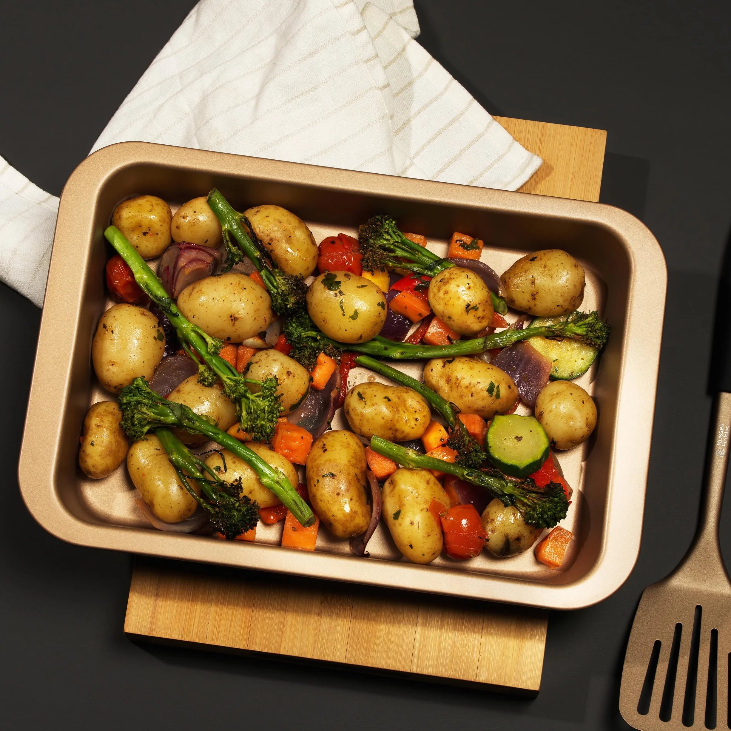 Russell Hobbs RH01689GEU7 Opulence 36 cm Carbon Steel Roaster, Non-Stick Surface, Easy Clean, Stylish Design, Gold